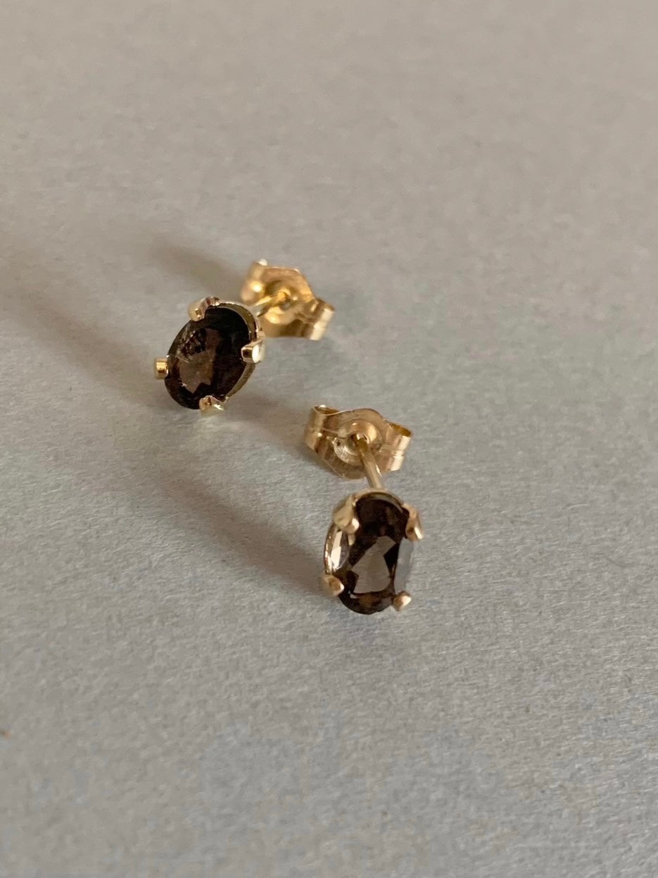 oval stud pierce