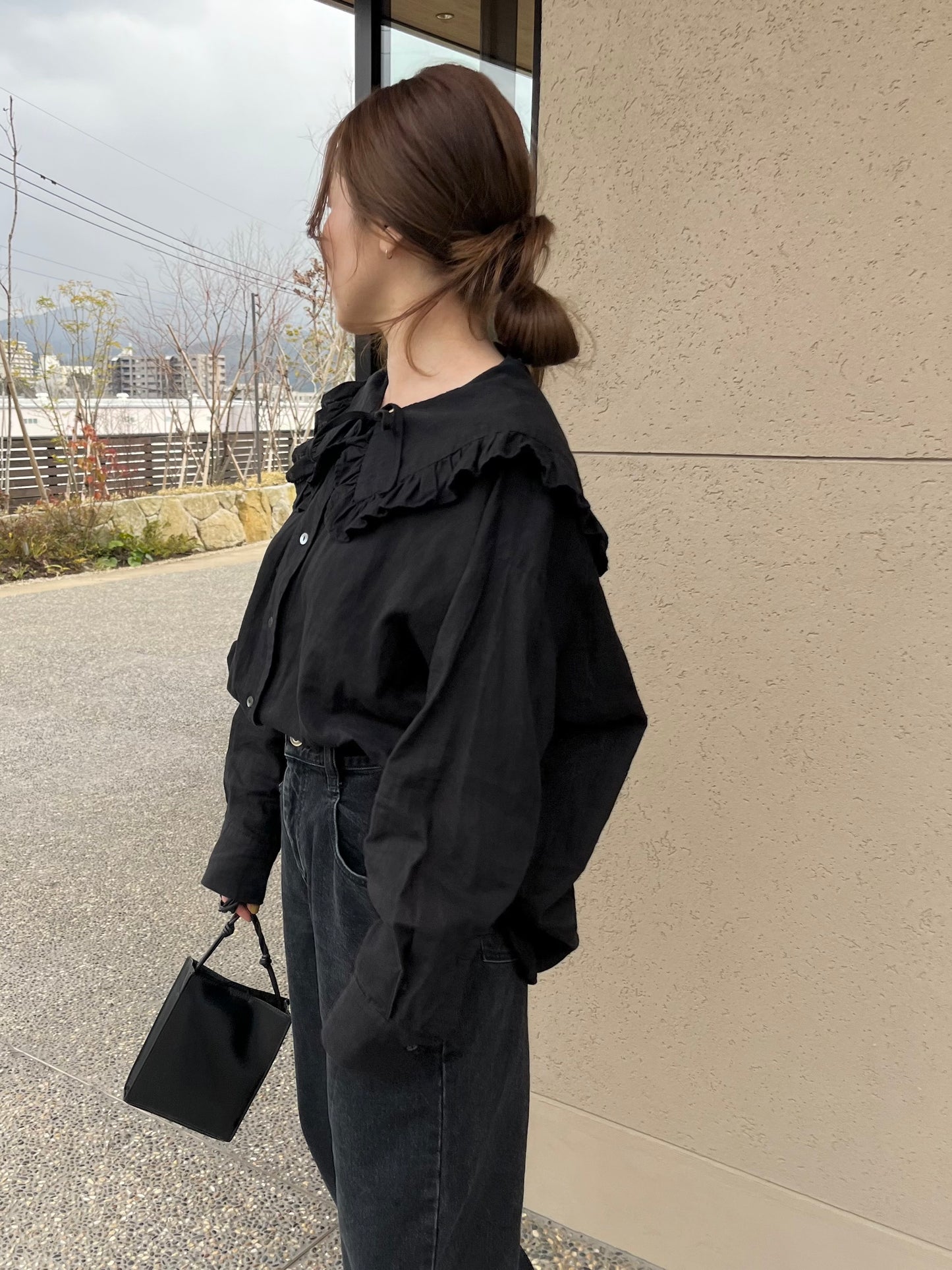 frill collar blouse