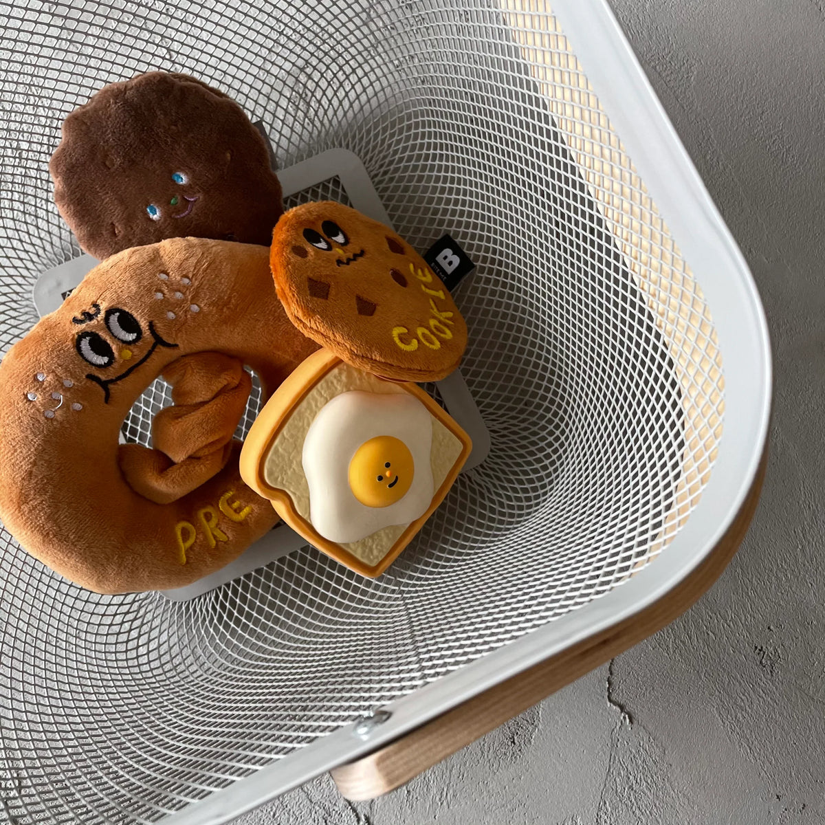 TOY pretzel