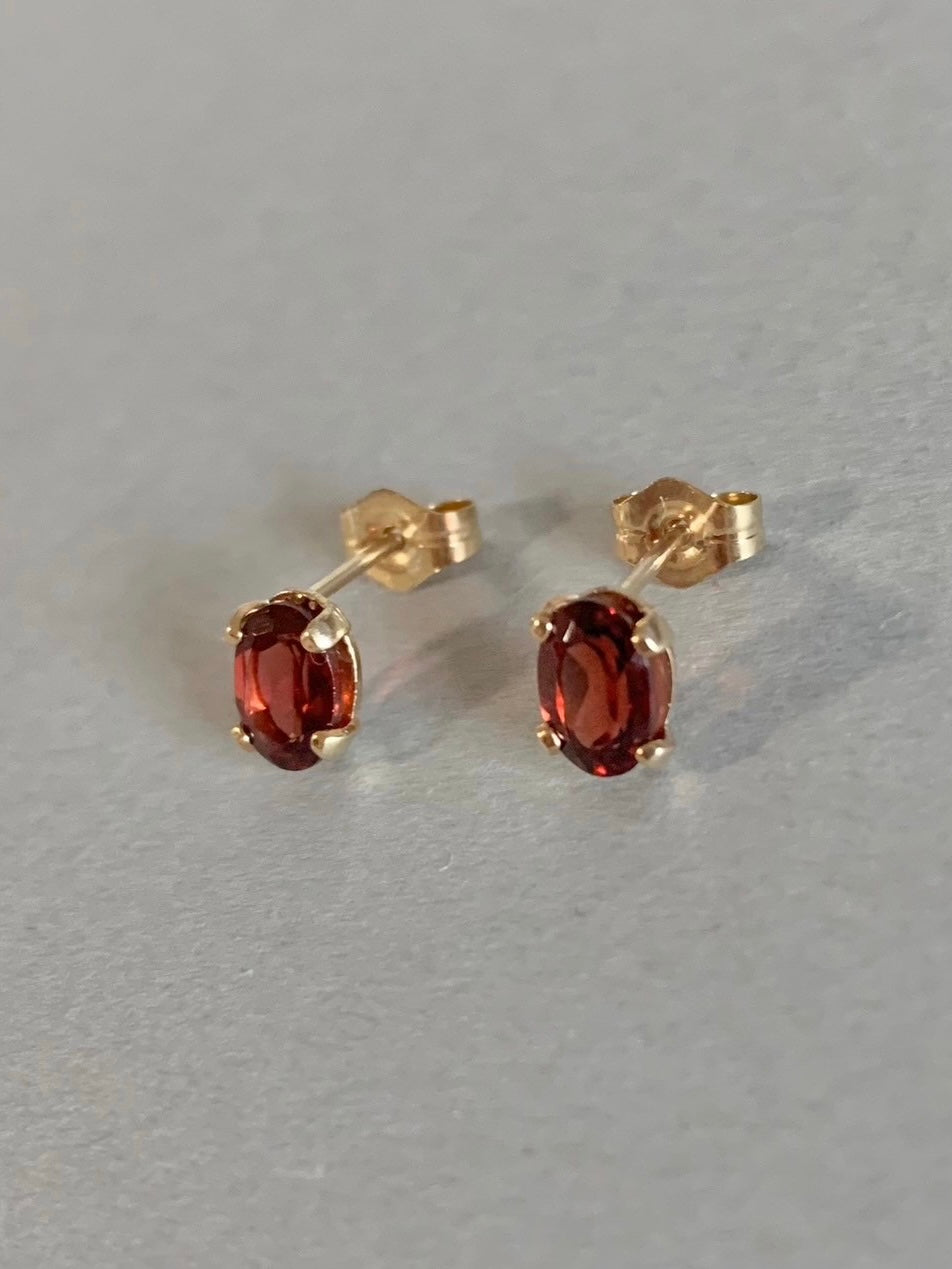 oval stud pierce
