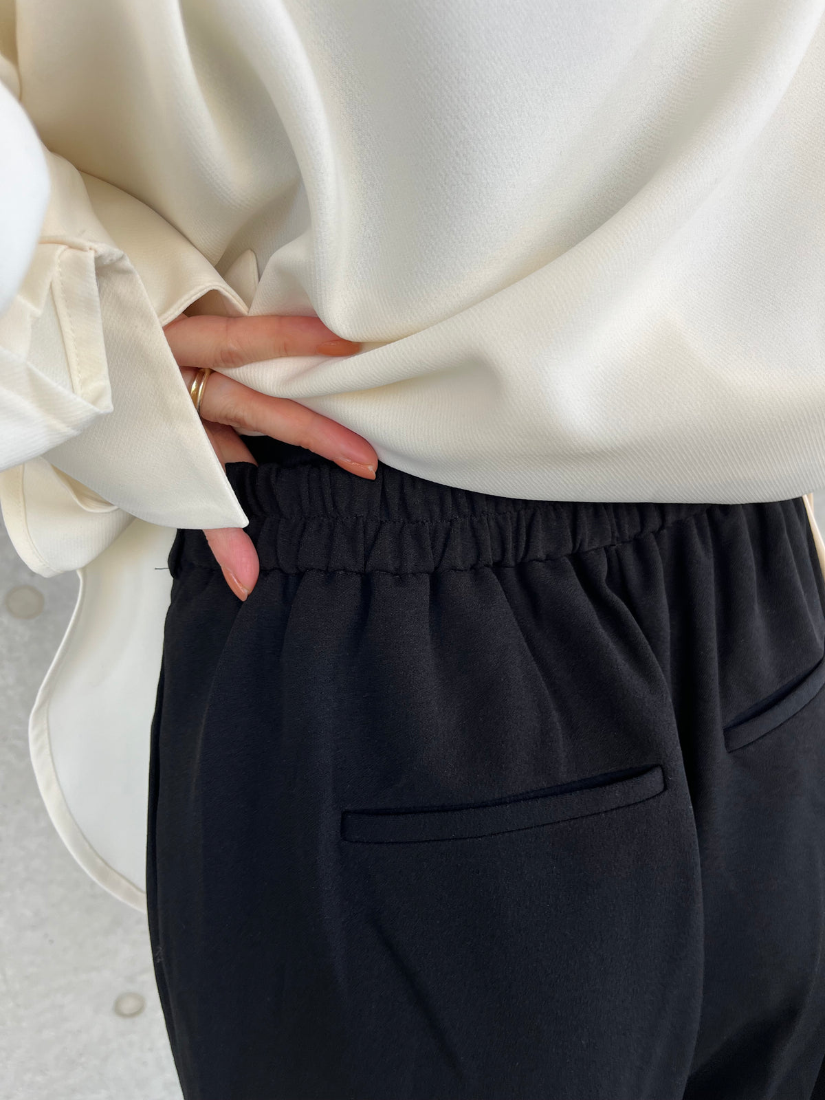 relax tuck pants
