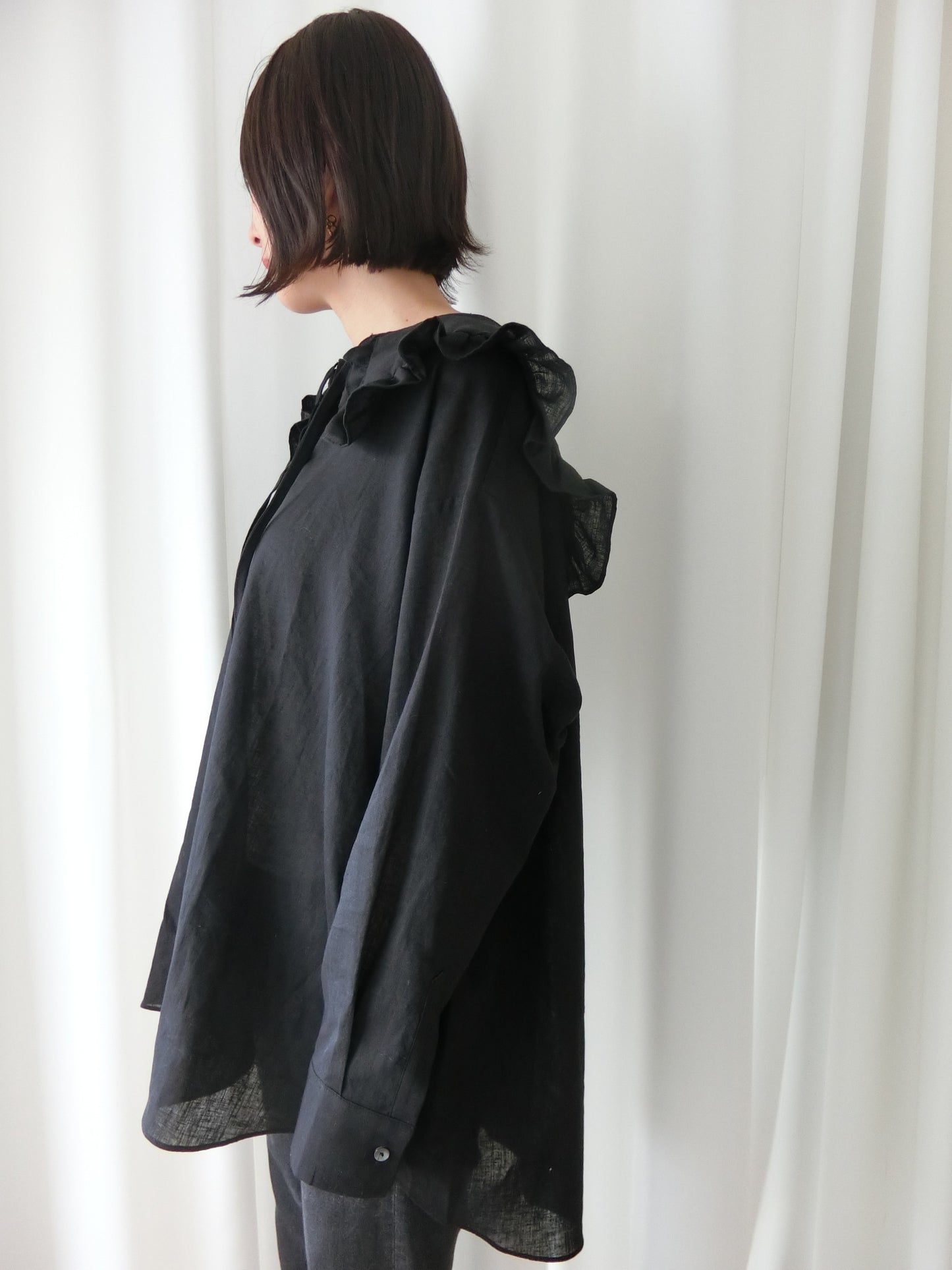 frill collar blouse