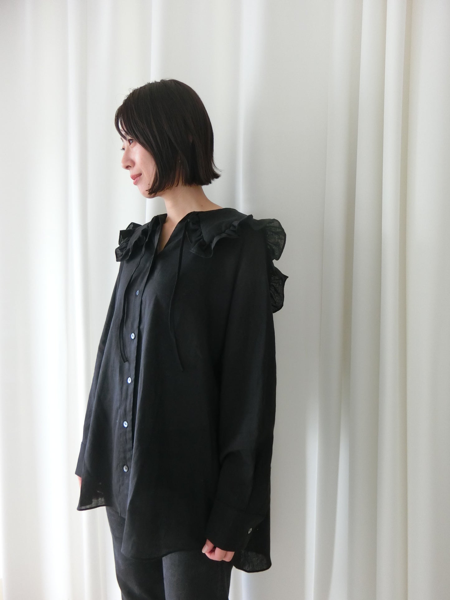frill collar blouse