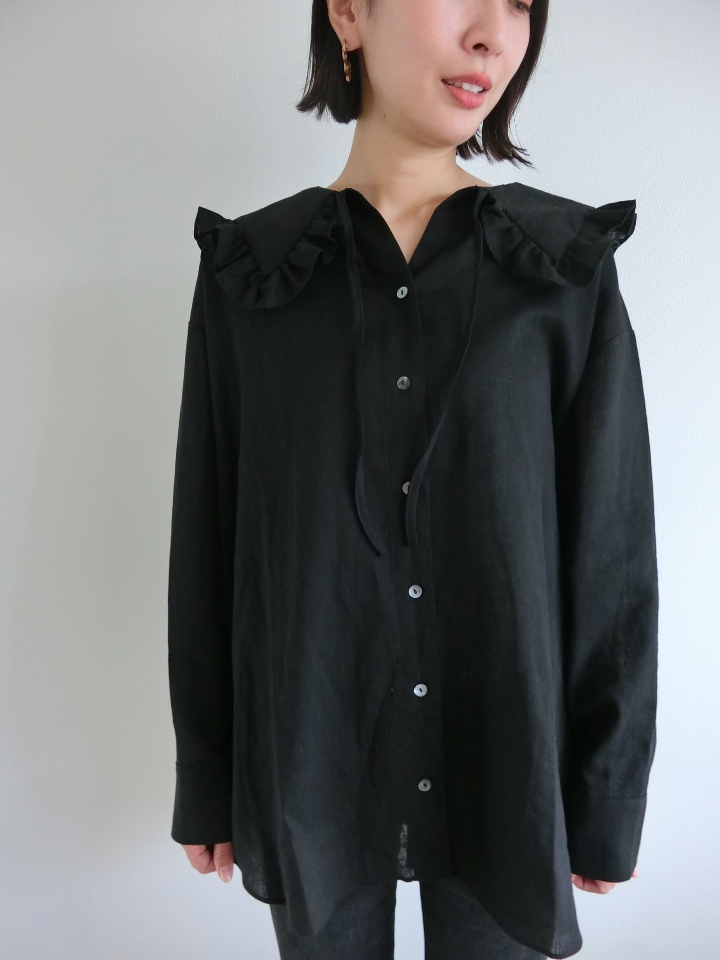 frill collar blouse
